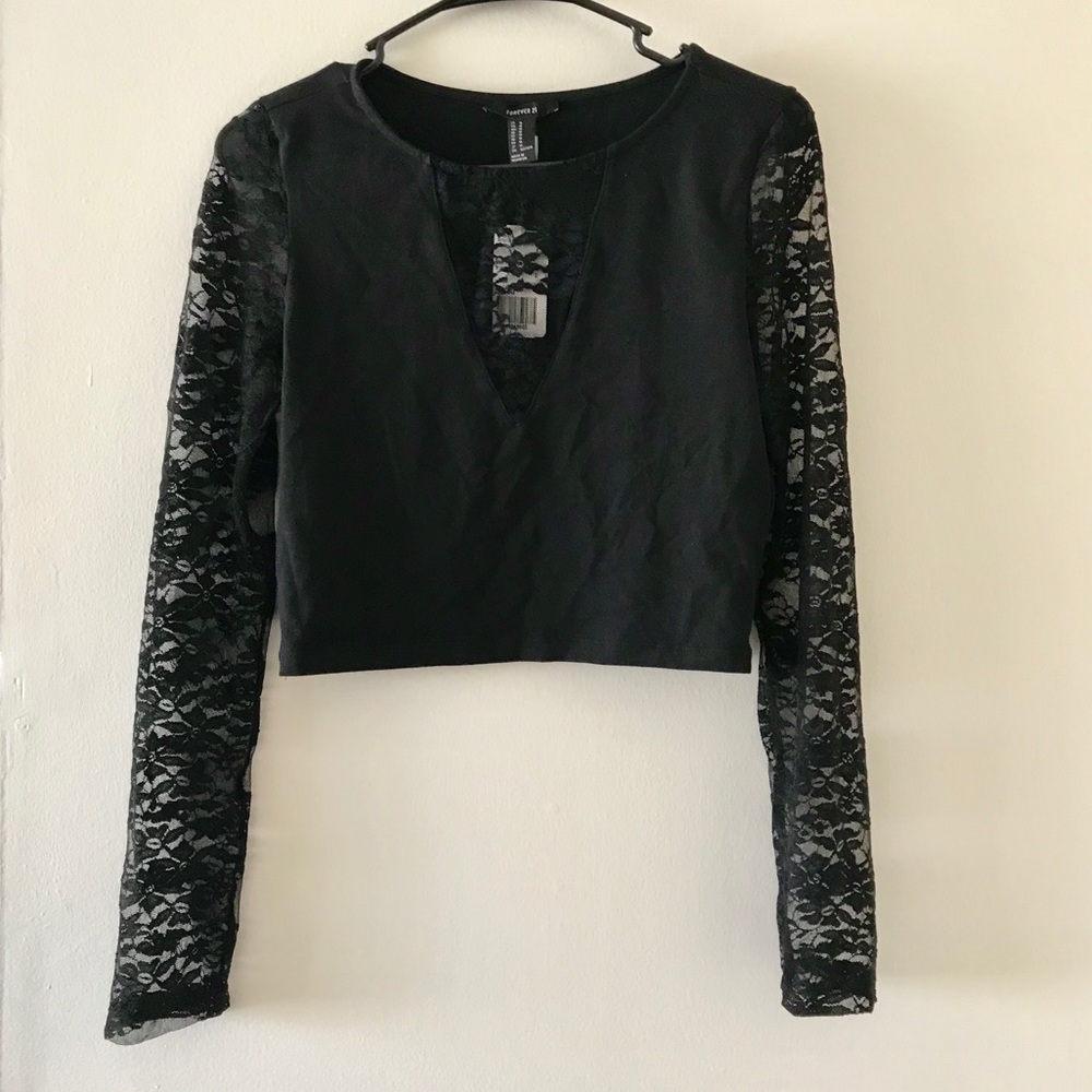 M Forever 21 Black crop top with lace sleeves